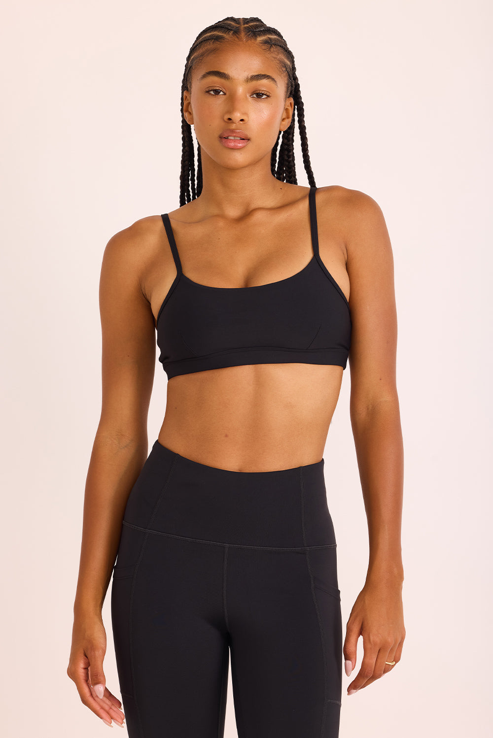 טופ בשילוב ריפוד נשלף בגוון  שחור מבד 4 כיוונים