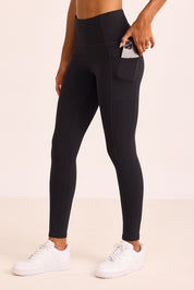 טייץ ארוך בגוון שחור בשילוב כיסים צדדים - חלק צדדי