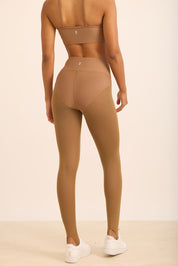 קולקציית אדל - טייץ בגזרת תחתון עם רשת שקופה ארוכה ורגלית - בגוון מוקה, תמונה קדמית