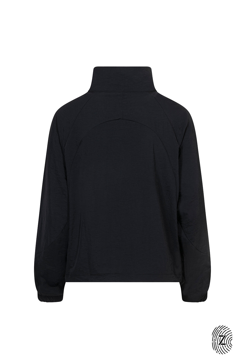 The TOUCH club.ג׳קט ניילון - רוכסן מלא, בגוון שחור.לתשומת לבך - הג׳קט אינו מסתיים בבד רשת,  בתמונה הראשית של ספיר יש שילוב נפרד של בד רשת, הג׳קט עצמו הוא כמו בשאר התמונות.סטייל ופונקציונליות במוצר אחד: ג׳קט מבד ניילון בצבע שחור. רוכסן מלא, לוגו TOUCH בטביעת אצבע עם מחזיר אור וכפתורים עם שרוך פנימי להצרת הג׳קט.מאפיינים:בד ניילון - קל ונעים למגע.בגוון שחור.בגלל שילוב הצבעים - יש לכבס בנפרד ובתוכנית עדינה וקצרה. רוכסן מלא.לוגו TOUCH - מחזיר אור. שילוב של כפתור פנימי עם שרוך לצורך הצרת הפריט.סיומת השרוול עם גומ
