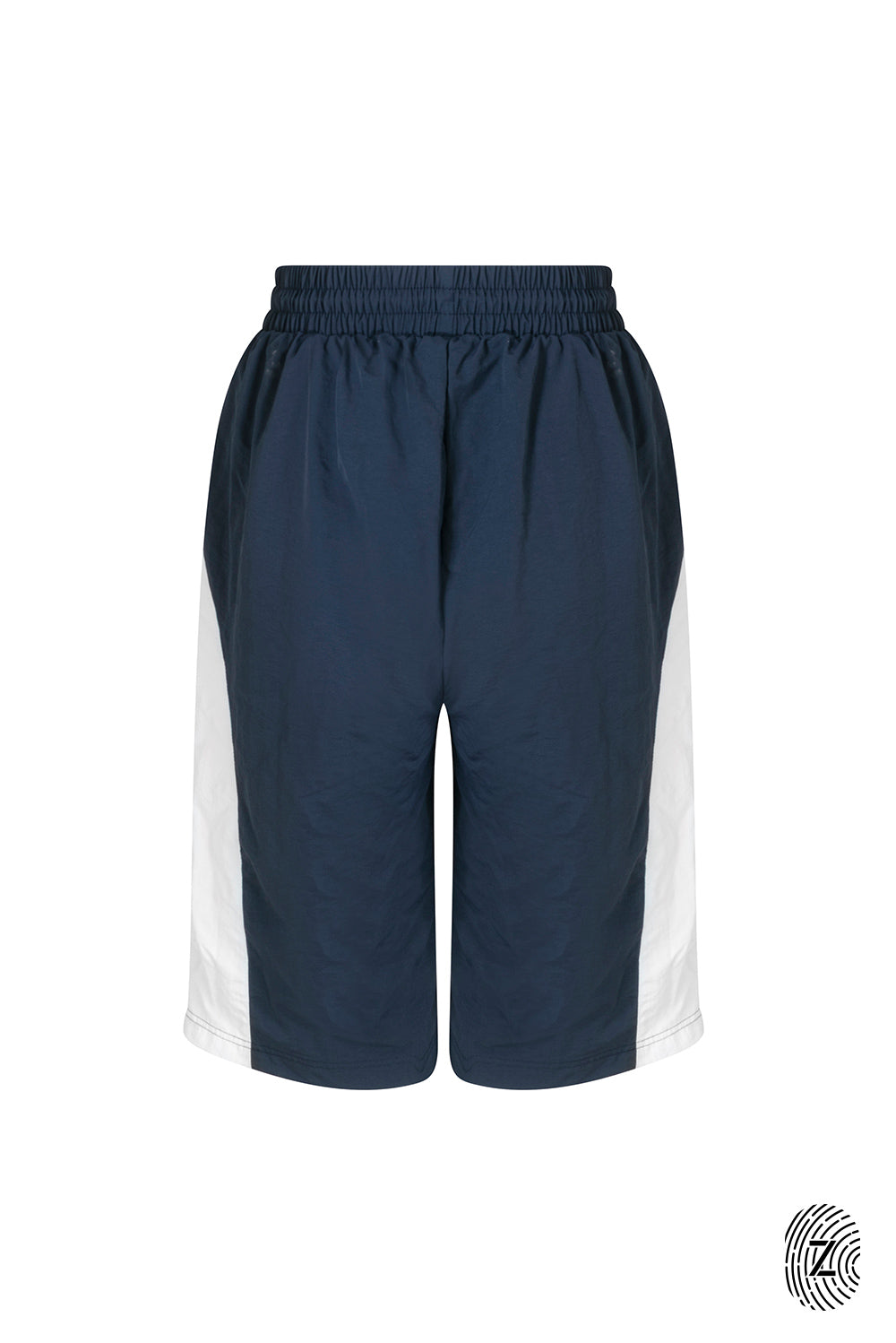 The TOUCH club.ברמודת ניילון - בשילוב של 2 גוונים - כחול ולבן/קרם.ברמודת מבד ניילון - גוון עיקרי כחול ושילוב של גוון לבן/קרם. גומי במותן ושרוכים נשלפים, לוגו TOUCH בטביעת אצבע עם מחזיר אור. מאפיינים:בד ניילון - קל ונעים למגע.בגוון כחול ושילוב לבן / קרם.בגלל שילוב הצבעים - יש לכבס בנפרד ובתוכנית עדינה וקצרה. לוגו TOUCH - מחזיר אור.גומי במותן עם שרוכים נשלפים להידוק.