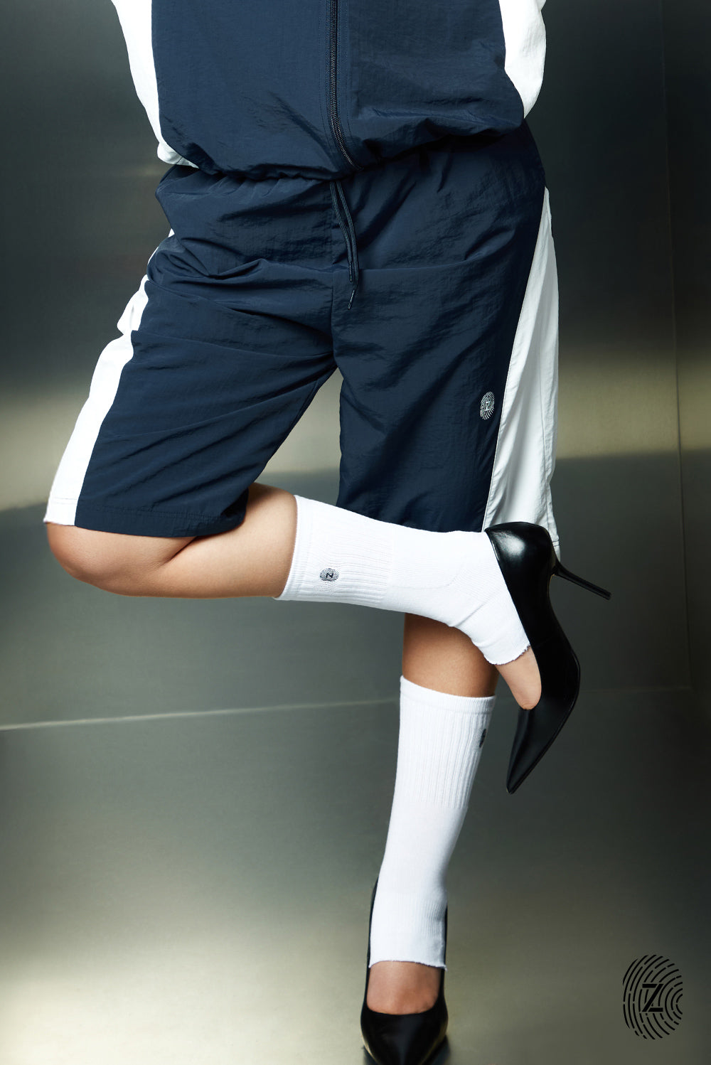  קרם.בגלל שילוב הצבעים - יש לכבס בנפרד ובתוכנית עדינה וקצרה. לוגו TOUCH - מחזיר אור.גומי במותן עם שרוכים נשלפים להידוק.