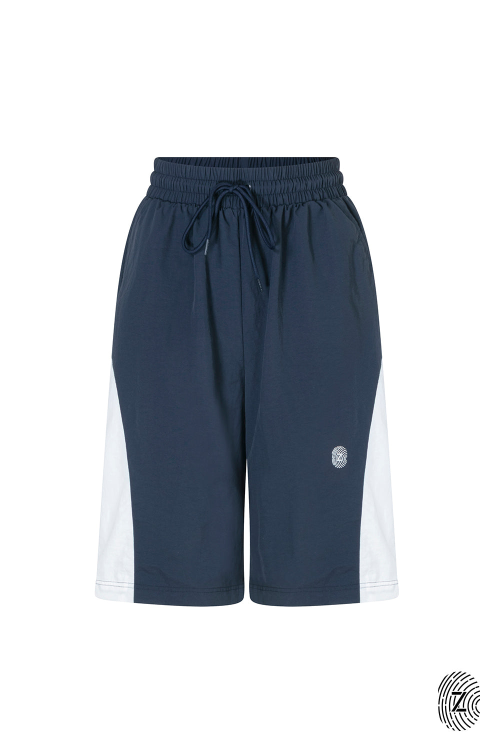 The TOUCH club.ברמודת ניילון - בשילוב של 2 גוונים - כחול ולבן/קרם.ברמודת מבד ניילון - גוון עיקרי כחול ושילוב של גוון לבן/קרם. גומי במותן ושרוכים נשלפים, לוגו TOUCH בטביעת אצבע עם מחזיר אור. מאפיינים:בד ניילון - קל ונעים למגע.בגוון כחול ושילוב לבן / קרם.בגלל שילוב הצבעים - יש לכבס בנפרד ובתוכנית עדינה וקצרה. לוגו TOUCH - מחזיר אור.גומי במותן עם שרוכים נשלפים להידוק.