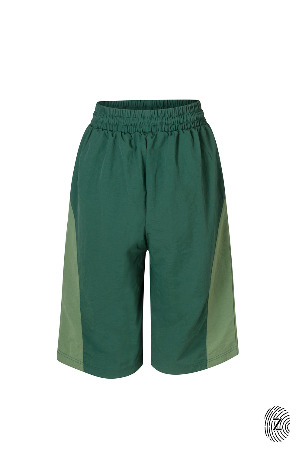 The TOUCH club.ברמודת ניילון - בשילוב של 2 גוונים - ירוק בקבוק וירוק בהיר.ברמודת מבד ניילון - גוון עיקרי ירוק בקבוק ושילוב של גוון ירוק בהיר. גומי במותן ושרוכים נשלפים, לוגו TOUCH בטביעת אצבע עם מחזיר אור. מאפיינים:בד ניילון - קל ונעים למגע.בגוון ירוק בקבוק ושילוב ירוק בהיר.בגלל שילוב הצבעים - יש לכבס בנפרד ובתוכנית עדינה וקצרה. לוגו TOUCH - מחזיר אור.גומי במותן עם שרוכים נשלפים להידוק.