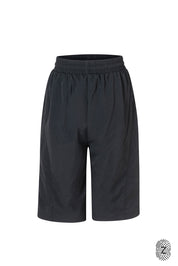 The TOUCH club.ברמודת ניילון - בגוון שחור.ברמודת מבד ניילון בגוון שחור. גומי במותן ושרוכים נשלפים, לוגו TOUCH בטביעת אצבע עם מחזיר אור. מאפיינים:בד ניילון - קל ונעים למגע.בגוון שחור.בגלל שילוב הצבעים - יש לכבס בנפרד ובתוכנית עדינה וקצרה. לוגו TOUCH - מחזיר אור.גומי במותן עם שרוכים נשלפים להידוק.