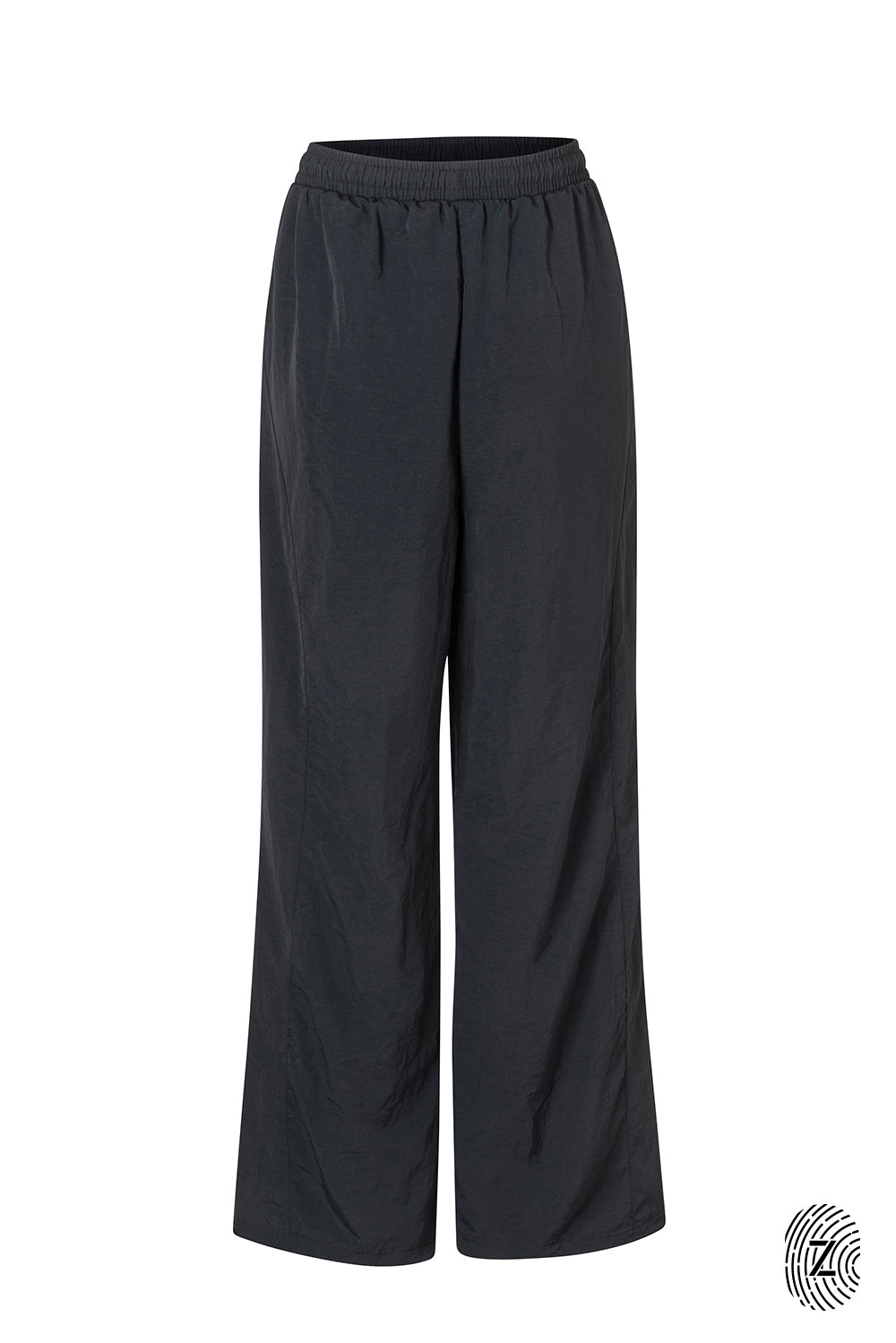 The TOUCH club.מכנס ניילון ארוך - בגוון שחור.מכנס מבד ניילון - גוון שחור. גומי במותן ושרוכים נשלפים, לוגו TOUCH בטביעת אצבע עם מחזיר אור, סיומת עם כפתור וגומי להידוק הסיומת. מאפיינים:בד ניילון - קל ונעים למגע.בגוון שחור.בגלל שילוב הצבעים - יש לכבס בנפרד ובתוכנית עדינה וקצרה. לוגו TOUCH - מחזיר אור.גומי במותן עם שרוכים נשלפים להידוק.כיסים צדדים.סיומת עם כפתור וגומי פנימי להצרת סיומת המכנס.