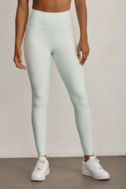 FABRIC: 4 WAY STRETCH FABRIC.הבד המתקדם ביותר שלנו המאופיין באלסטיות ניכרת לאורך כל ארבעת הצירים הראשיים, הבגד עוקב בצורה מושלמת אחר תנועות הגוף ומבטיח חופש פעולה מירבי.טייץ בגזרה גבוהה מאוד.לוגו Z בחגורת הטייץ בחלק האחורי.גוון מנטה.