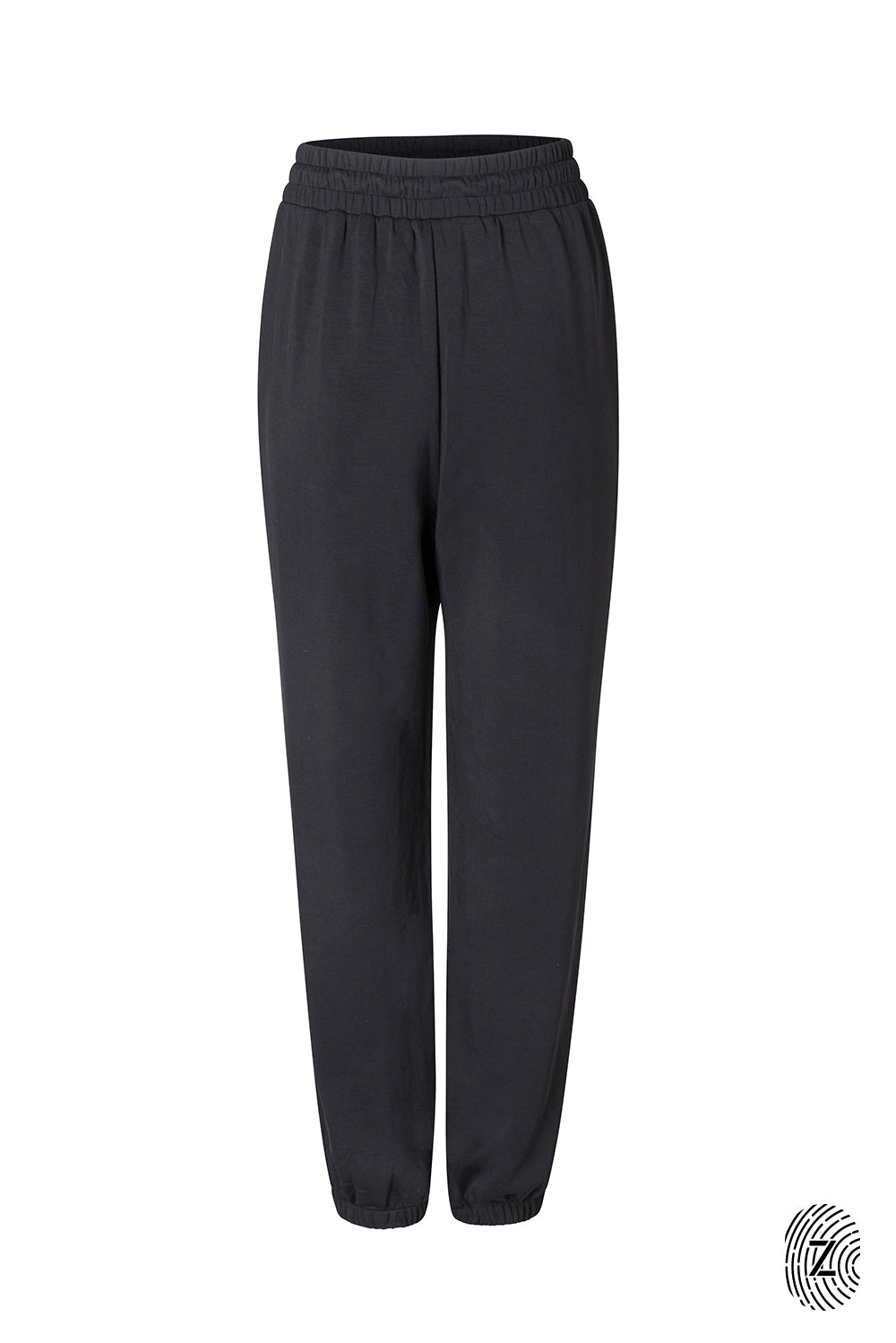 The Touch Club.מכנסיים מבד סקובה בגזרה נוחה עם סיומת גומי.כוללים כיסים צדדיים וגומי במותן עם שרוך להתאמה אישית. המכנס מבד סקובה נעים  במיוחד (לא מנדף זיעה), מתאימים לשימוש יומיומי.מאפיינים:סיומת גומי בקרסול.כיסים צדדים.גומי במותן עם שרוך חיצוני נשלף.פסים לקראת סיומת המכנס.לוגו TOUCH מתחת לכיס בגוון תואם לפריט.גוון שחור.