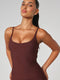 FABRIC: 4 WAY STRETCH FABRIC.גופייה מבד 4 כיוונים המתקדם, אשר מאופיין באלסטיות ניכרת לאורך כל ארבעת הצירים הראשיים, הבגד עוקב בצורה מושלמת אחר תנועות הגוף ומבטיח חופש פעולה מירבי.גזרה קלאסית, מעט ארוכה.הגופייה בשילוב שכבה פנימית וריפוד נשלף. לוגו Z בגב הפריט.הגופייה בשילוב רצועות מתכווננות בגב הפריט.גוון חום. 