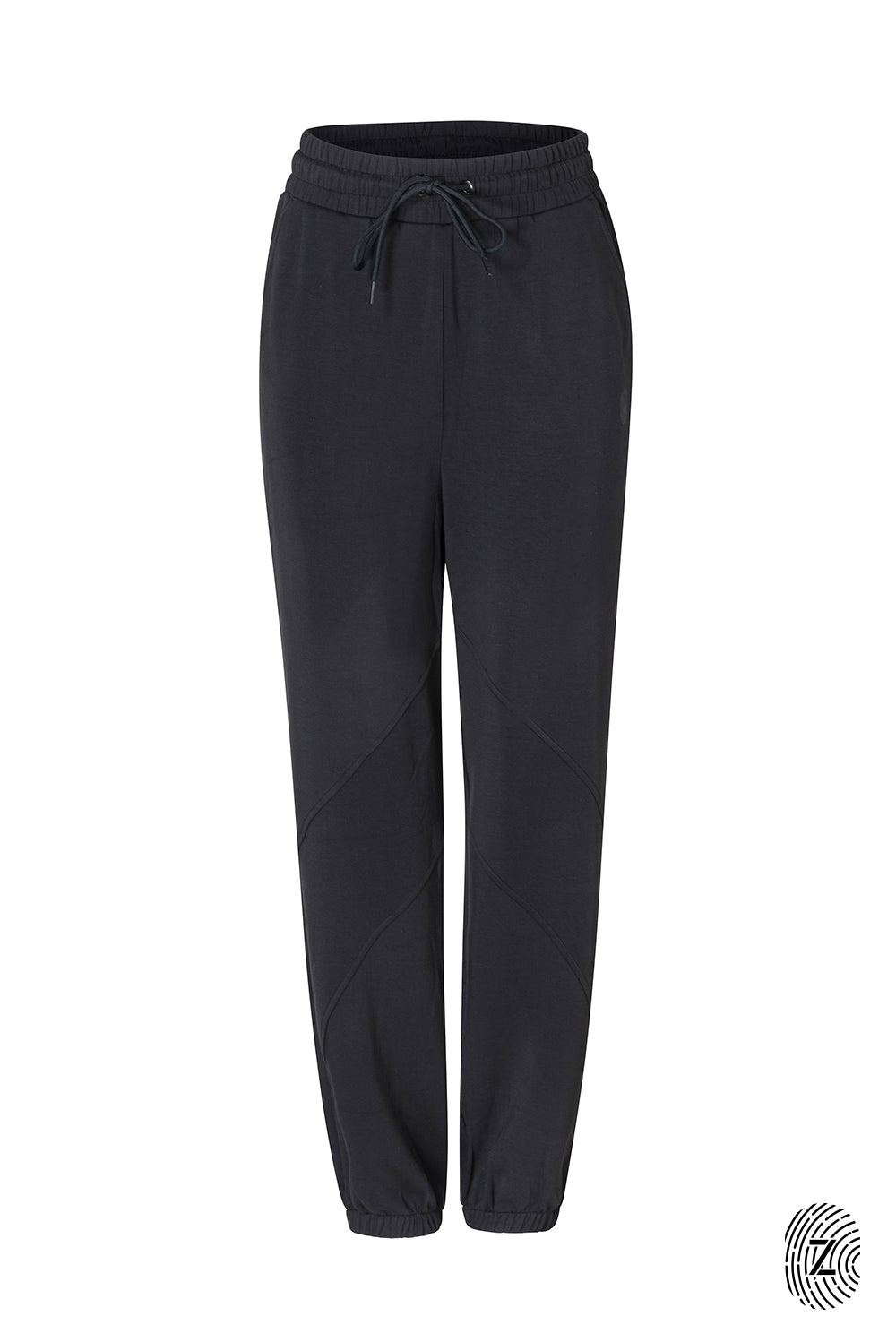 The Touch Club.מכנסיים מבד סקובה בגזרה נוחה עם סיומת גומי.כוללים כיסים צדדיים וגומי במותן עם שרוך להתאמה אישית. המכנס מבד סקובה נעים  במיוחד (לא מנדף זיעה), מתאימים לשימוש יומיומי.מאפיינים:סיומת גומי בקרסול.כיסים צדדים.גומי במותן עם שרוך חיצוני נשלף.פסים לקראת סיומת המכנס.לוגו TOUCH מתחת לכיס בגוון תואם לפריט.גוון שחור.