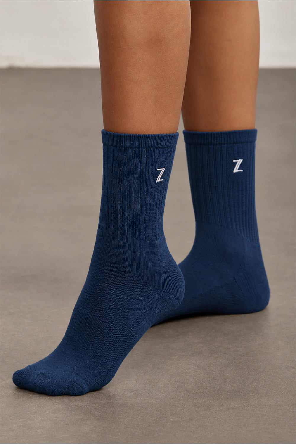 Z SOCKSזוג גרביים בגוון כחול נייבי.לוגו Z בגוון לבן.מידה: ONE SIZEהגוון לא תואם באופן מלא לפריטי הספורט בגלל שוני הבד. 