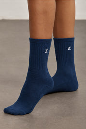 Z SOCKSזוג גרביים בגוון כחול נייבי.לוגו Z בגוון לבן.מידה: ONE SIZEהגוון לא תואם באופן מלא לפריטי הספורט בגלל שוני הבד. 