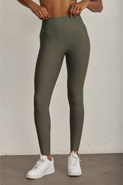 FABRIC: 4 WAY STRETCH FABRIC.הבד המתקדם ביותר שלנו המאופיין באלסטיות ניכרת לאורך כל ארבעת הצירים הראשיים, הבגד עוקב בצורה מושלמת אחר תנועות הגוף ומבטיח חופש פעולה מירבי.טייץ בגזרה גבוהה מאוד.לוגו Z בחגורת הטייץ בחלק האחורי.גוון ירוק/אפרפר.
