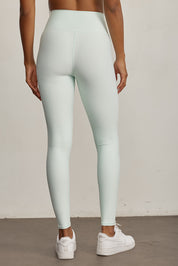 FABRIC: 4 WAY STRETCH FABRIC.הבד המתקדם ביותר שלנו המאופיין באלסטיות ניכרת לאורך כל ארבעת הצירים הראשיים, הבגד עוקב בצורה מושלמת אחר תנועות הגוף ומבטיח חופש פעולה מירבי.טייץ בגזרה גבוהה מאוד.לוגו Z בחגורת הטייץ בחלק האחורי.גוון מנטה.
