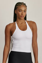 FABRIC: 4 WAY STRETCH FABRIC.גופייה מבד 4 כיוונים המתקדם, אשר מאופיין באלסטיות ניכרת לאורך כל ארבעת הצירים הראשיים, הבגד עוקב בצורה מושלמת אחר תנועות הגוף ומבטיח חופש פעולה מירבי.גזרה קלאסית, מעט ארוכה.הגופייה בשילוב שכבה פנימית מבד מרושת.הגופייה בשילוב של ריפוד נשלף. רצועות בגב אשר יוצרות X.לוגו Z בגב הפריט.גוון לבן.