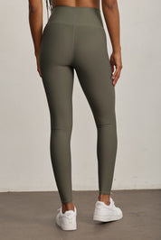 FABRIC: 4 WAY STRETCH FABRIC.הבד המתקדם ביותר שלנו המאופיין באלסטיות ניכרת לאורך כל ארבעת הצירים הראשיים, הבגד עוקב בצורה מושלמת אחר תנועות הגוף ומבטיח חופש פעולה מירבי.טייץ בגזרה גבוהה מאוד.לוגו Z בחגורת הטייץ בחלק האחורי.גוון ירוק/אפרפר.