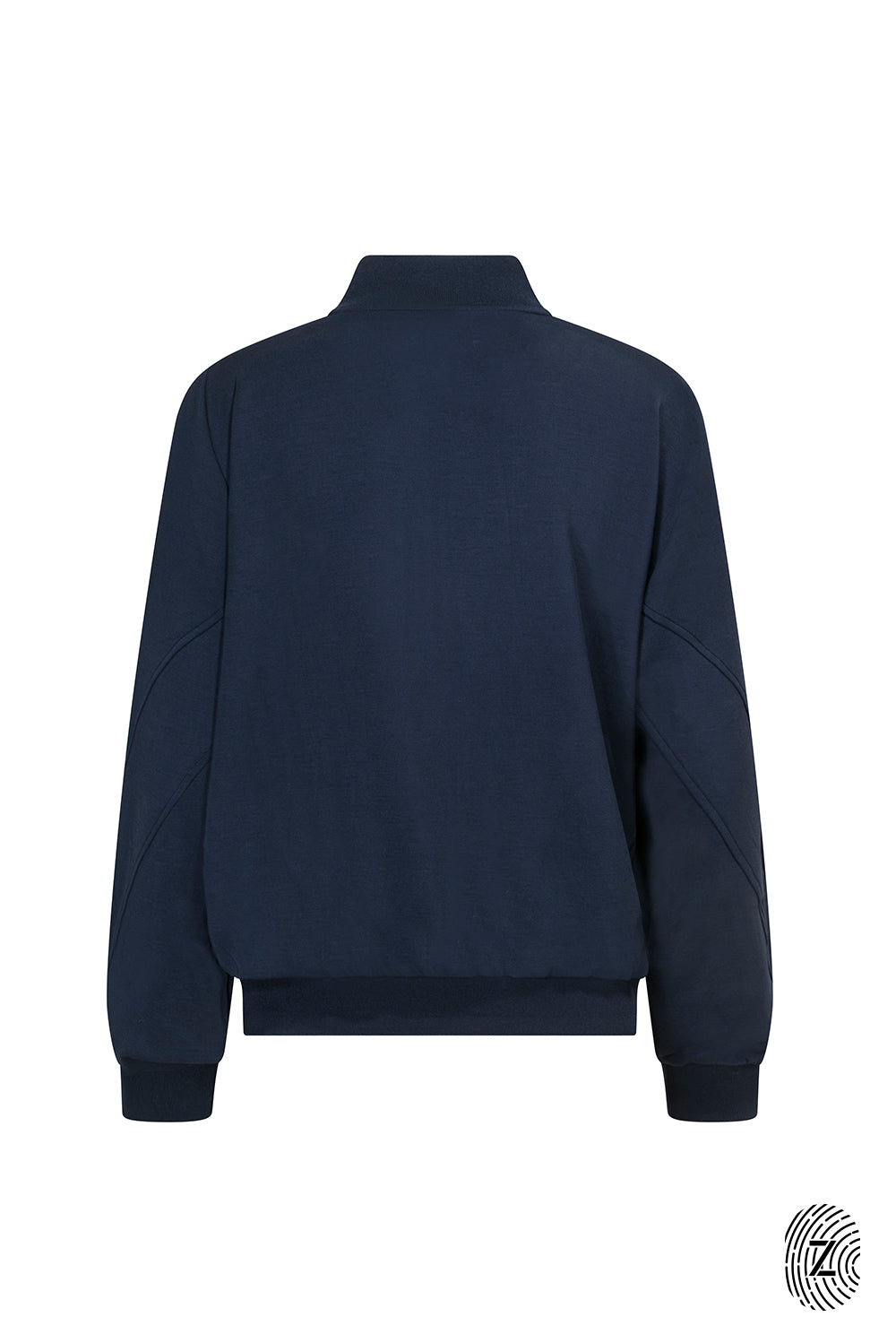 The TOUCH club.ג'קט רוכסן מלא מבד סקובה. הכירי את הג'קט המושלם למראה ספורטיבי ומעודכן. עשוי מבד סקובה איכותי ואלסטי, תחושת נוחות שאין לה תחליף. הג'קט הוא רוכסן מלא, אידיאלי לשימוש ביום-יום, הג׳קט בשילוב כיסים צדדים.מאפיינים:עשוי מבד סקובה איכותי ומפנק. רוכסן מלא ובשילוב כיסים צדדים פרונטליים.מתאים לשימוש יומיומי.לוגו  TOUCH עם טביעת האצבע..גוון נייבי.