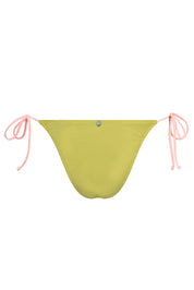 Swim-Club by Sapir Avisror's Touchתחתון בגד ים בשילוב שרוכי קשירה.לוגו טביעת אצבע בגב הפריט.הוראות כביסה - יש לכבס בכביסה ידנית בלבד.גוון ירוק בשילוב ורוד.כל חלק נמכר בנפרד.לתשומת לבך - אין להסיר את מדבקת ההייגינה, במידה ותוסר לא ניתן יהיה לבצע החלפות/החזרות. 
