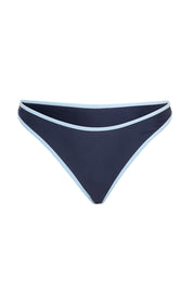 Swim-Club by Sapir Avisror's Touchתחתון בגד ים אמצע (אינו נמוך אך גם אינו גבוה).שילוב של פסי צבע לאורך כל מסגרת התחתון.לוגו טביעת אצבע בגב הפריט.הוראות כביסה - יש לכבס בכביסה ידנית בלבד.גוון כחול נייבי עם קונטרסט תכלת.כל חלק נמכר בנפרד.לתשומת לבך - אין להסיר את מדבקת ההייגינה, במידה ותוסר לא ניתן יהיה לבצע החלפות/החזרות. 