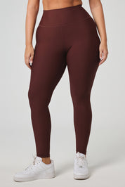 .FABRIC: 4 WAY STRETCH FABRICטייץ ארוך מבד 4 כיוונים.גזרה גבוהה מאוד.הבד המתקדם ביותר שלנו, המאופיין באלסטיות ניכרת לאורך כל ארבעת הצירים הראשיים, הבגד עוקב בצורה מושלמת אחר תנועות הגוף ומבטיח חופש פעולה מירבי.לוגו Z בחגורת הטייץ בחלק האחורי. גוון חום.