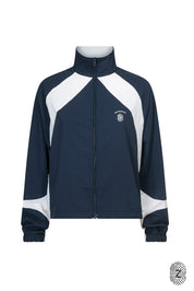 The TOUCH club.ג׳קט ניילון בשילוב 2 גוונים - רוכסן מלא.סטייל ופונקציונליות במוצר אחד: ג׳קט מבד ניילון בצבע כחול בשילוב לבן/קרם. רוכסן מלא, לוגו TOUCH בטביעת אצבע עם מחזיר אור וכפתורים עם שרוך פנימי להצרת הג׳קט.מאפיינים:בד ניילון - קל ונעים למגע.שילוב של 2 גוונים - גוון עיקרי - כחול, שילוב - לבן/קרם.בגלל שילוב הצבעים - יש לכבס בנפרד ובתוכנית עדינה וקצרה. רוכסן מלא.לוגו TOUCH - מחזיר אור. שילוב של כפתור פנימי עם שרוך לצורך הצרת הפריט.סיומת השרוול עם גומי.