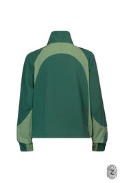 The TOUCH club.ג׳קט ניילון בשילוב 2 גוונים - רוכסן מלא.סטייל ופונקציונליות במוצר אחד: ג׳קט מבד ניילון בצבע ירוק בקבוק בשילוב גוון ירוק בהיר. רוכסן מלא, לוגו TOUCH בטביעת אצבע עם מחזיר אור וכפתורים עם שרוך פנימי להצרת הג׳קט.מאפיינים:בד ניילון - קל ונעים למגע.שילוב של 2 גוונים - גוון עיקרי - ירוק בקבוק, שילוב - ירוק בהיר.בגלל שילוב הצבעים - יש לכבס בנפרד ובתוכנית עדינה וקצרה. רוכסן מלא.לוגו TOUCH - מחזיר אור. שילוב של כפתור פנימי עם שרוך לצורך הצרת הפריט.סיומת השרוול עם גומי.