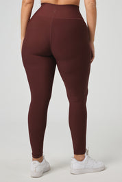 .FABRIC: 4 WAY STRETCH FABRICטייץ ארוך מבד 4 כיוונים.גזרה גבוהה מאוד.הבד המתקדם ביותר שלנו, המאופיין באלסטיות ניכרת לאורך כל ארבעת הצירים הראשיים, הבגד עוקב בצורה מושלמת אחר תנועות הגוף ומבטיח חופש פעולה מירבי.לוגו Z בחגורת הטייץ בחלק האחורי. גוון חום.