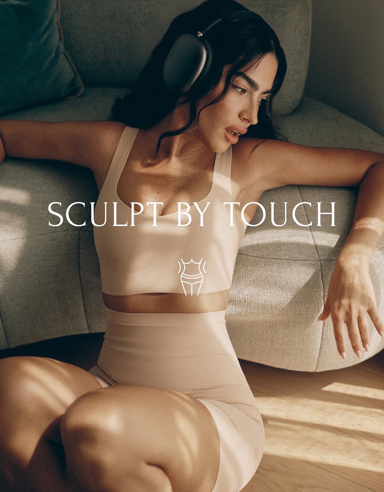 SAPIR AVISROR'S TOUCH - בתמונה מכנסי מחטב בעיצובה של ספיר אביסרור וחזייה בצבע ניוד
