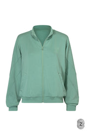 The TOUCH club.ג'קט רוכסן מלא מבד סקובה. הכירי את הג'קט המושלם למראה ספורטיבי ומעודכן. עשוי מבד סקובה איכותי ואלסטי, תחושת נוחות שאין לה תחליף. הג'קט הוא רוכסן מלא, אידיאלי לשימוש ביום-יום, הג׳קט בשילוב כיסים צדדים.מאפיינים:עשוי מבד סקובה איכותי ומפנק (לא מנדף זיעה). רוכסן מלא ובשילוב כיסים צדדים פרונטליים.מתאים לשימוש יומיומי.לוגו  TOUCH עם טביעת האצבע.סיומת פסי ריב בצווארון ובסיומת הג׳קט.גוון ירוק.