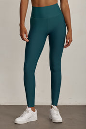 FABRIC: 4 WAY STRETCH FABRIC.הבד המתקדם ביותר שלנו המאופיין באלסטיות ניכרת לאורך כל ארבעת הצירים הראשיים, הבגד עוקב בצורה מושלמת אחר תנועות הגוף ומבטיח חופש פעולה מירבי.טייץ בגזרה גבוהה מאוד.לוגו Z בחגורת הטייץ בחלק האחורי.גוון טורקיז.בתמונה הראשית, הגוון יכול להיראות שונה בגלל התאורה.