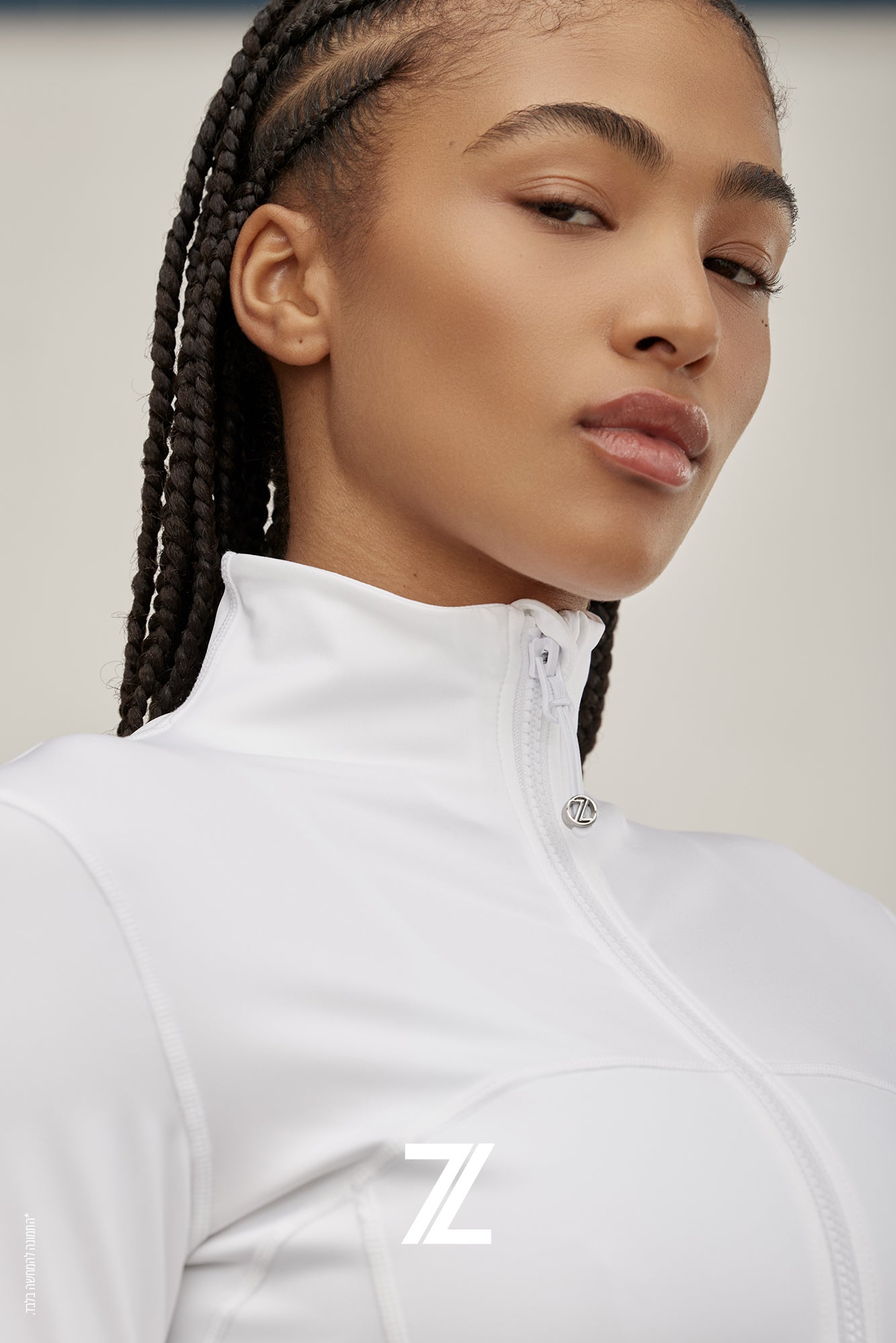 בתמונה - FULL ZIP JACKET בגוון לבן, לחיצה על התמונה תעביר לכל גלריית הפריטים שהדגמים הפותחים בהם הם החדשים