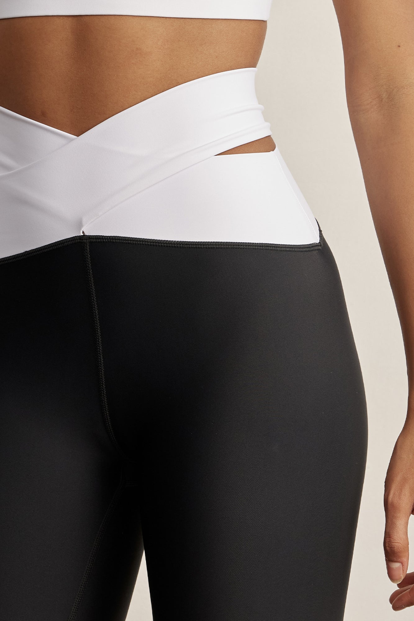 טייץ חדש בעיצובה של אדל בספלוב - ביום ראשון 12.4, בשעה 10:00 בבוקר