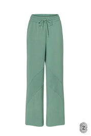 The Touch Club.מכנסיים מבד סקובה בגזרה נוחה עם סיומת רחבה.כוללים כיסים צדדיים וגומי במותן עם שרוך להתאמה אישית. המכנס מבד סקובה נעים במיוחד, מתאימים לשימוש יומיומי.מאפיינים:סיומת רחבה.כיסים צדדים.גומי במותן עם שרוך חיצוני נשלף.פסים לקראת סיומת המכנס.לוגו TOUCH מתחת לכיס בגוון התואם לפריט.גוון ירוק.