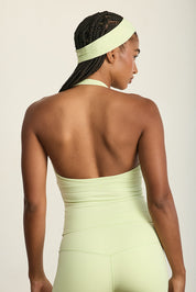 ADEL'S WORLD FABRIC: CLOUD+ MADE FOR EVERYDAY WEAR גופיית קולר מיועדת לאימונים וליום-יום. גב פתוח. הגופייה בשילוב ריפוד נשלף ושכבה פנימית. גוון מנטה.
