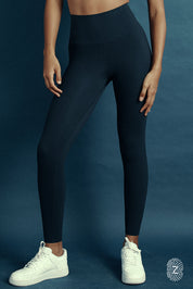 טייץ בגזרה גבוהה, מחטב, סיומת עד הקרסול, אם את בין מידות מומלץ לקחת מידה למעלה בגלל רמת החיטוב, בגוון שחור