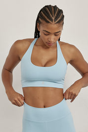 טופ מפתח עמוק מבד פוליאמיד, ללא פתח הכנסת ריפוד וללא ריפוד נשלף, בגוון תכלת