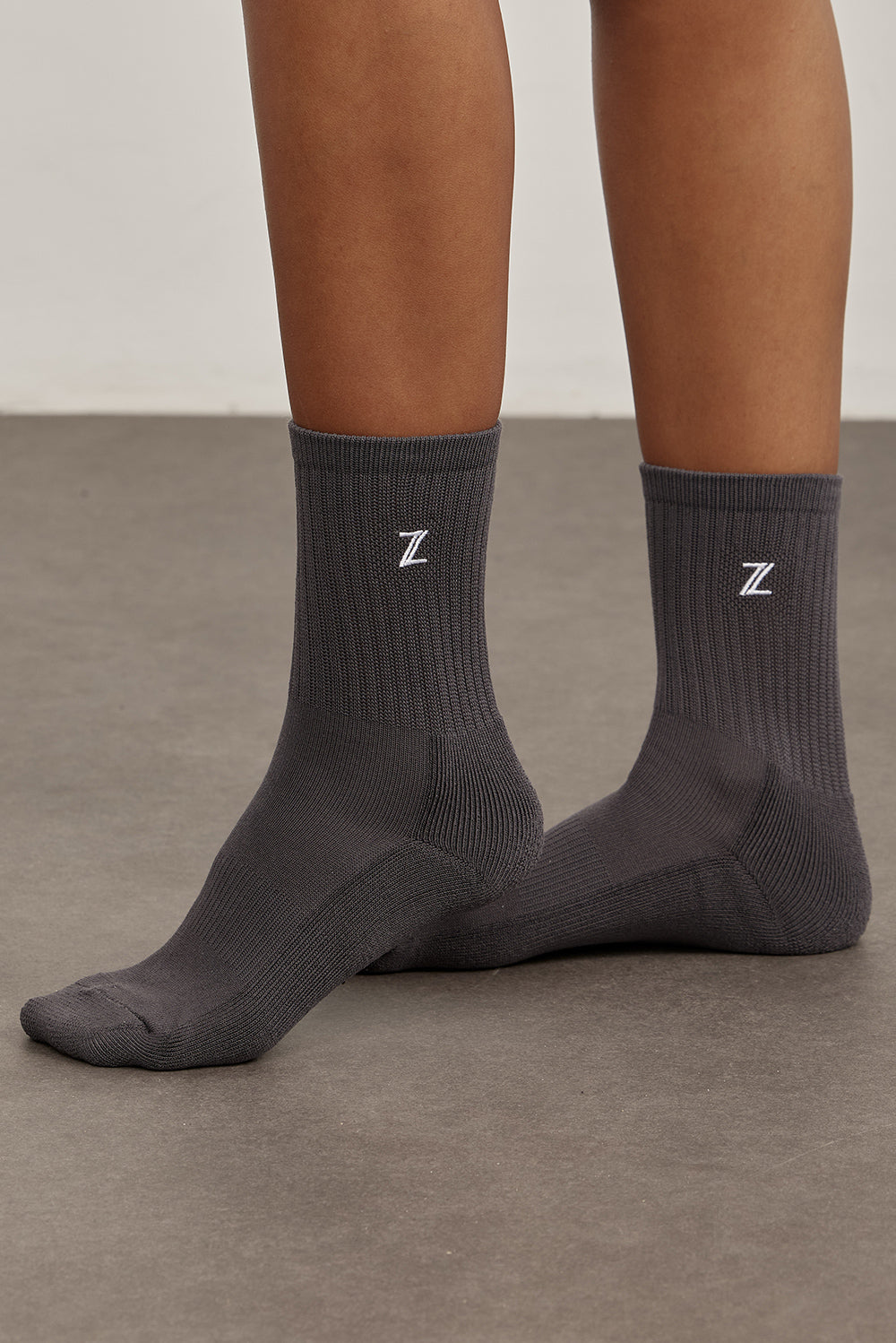 גרב אפורה עם לוגו z בגוון לבן 