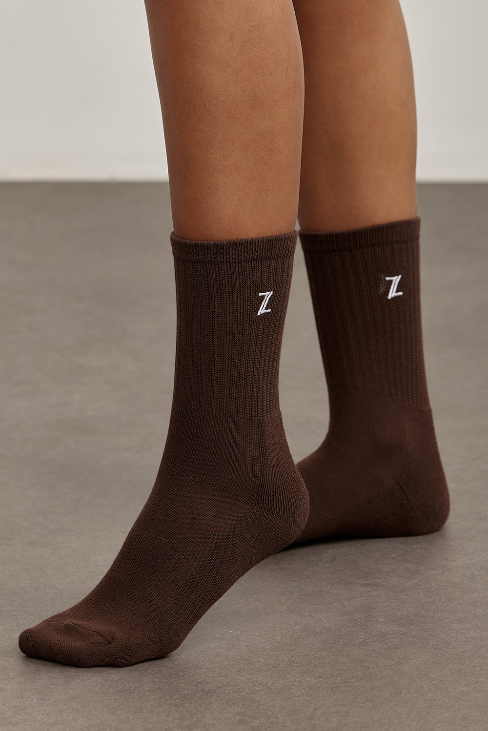 גרב חומה עם לוגו z בגוון לבן 