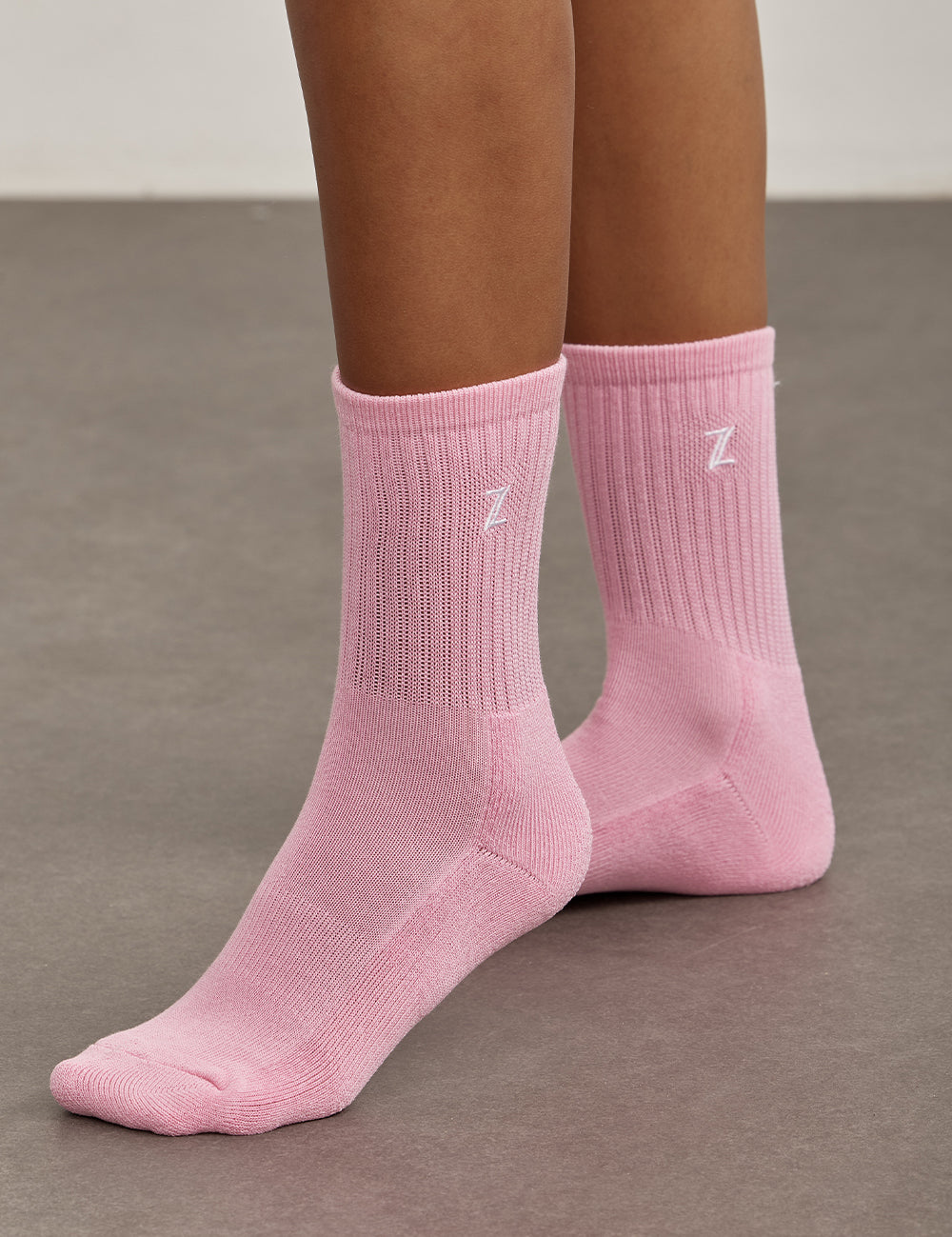 Z SOCKSזוג גרביים בגוון ורוד.לוגו Z בגוון לבן.מידה: ONE SIZE