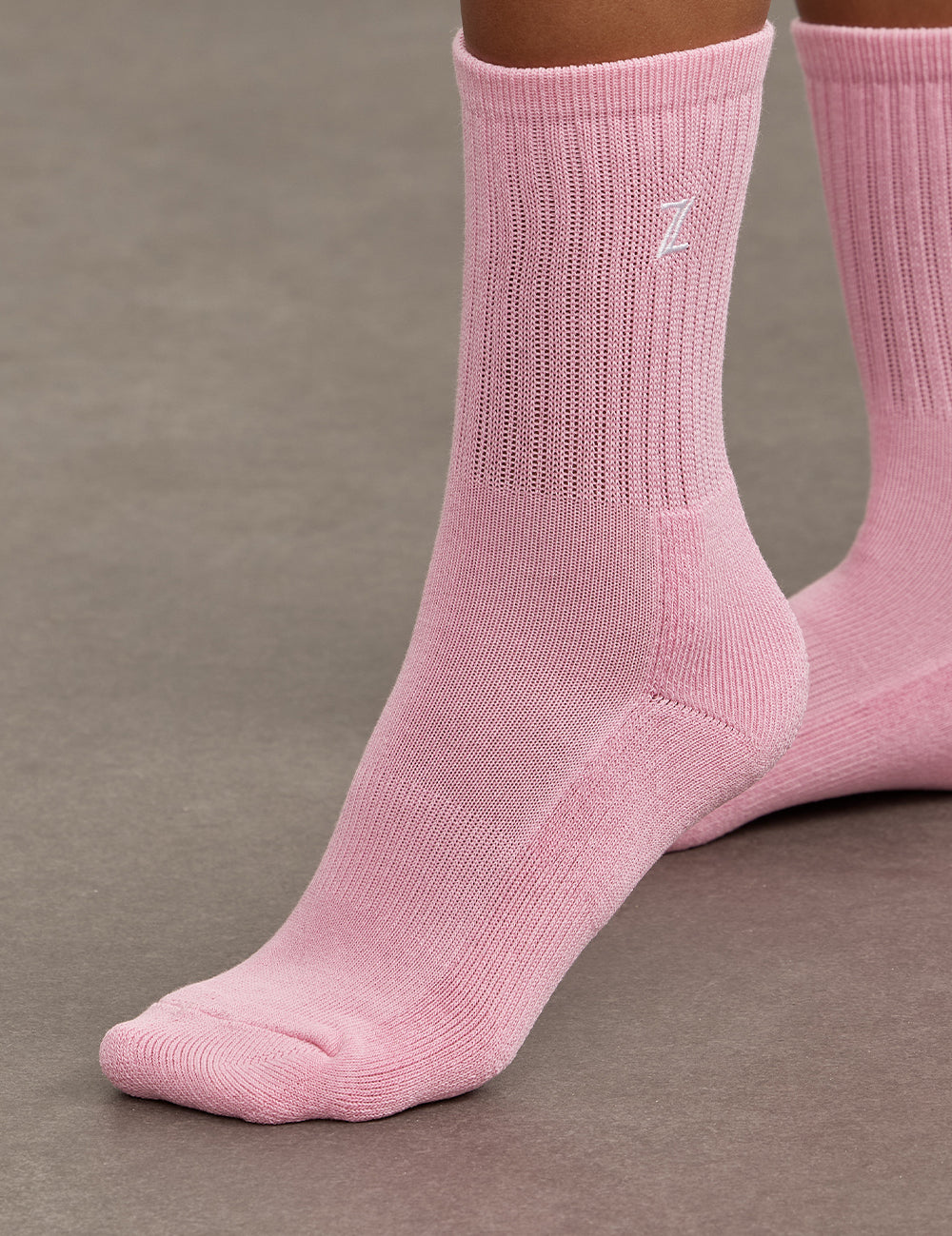 Z SOCKSזוג גרביים בגוון ורוד.לוגו Z בגוון לבן.מידה: ONE SIZE