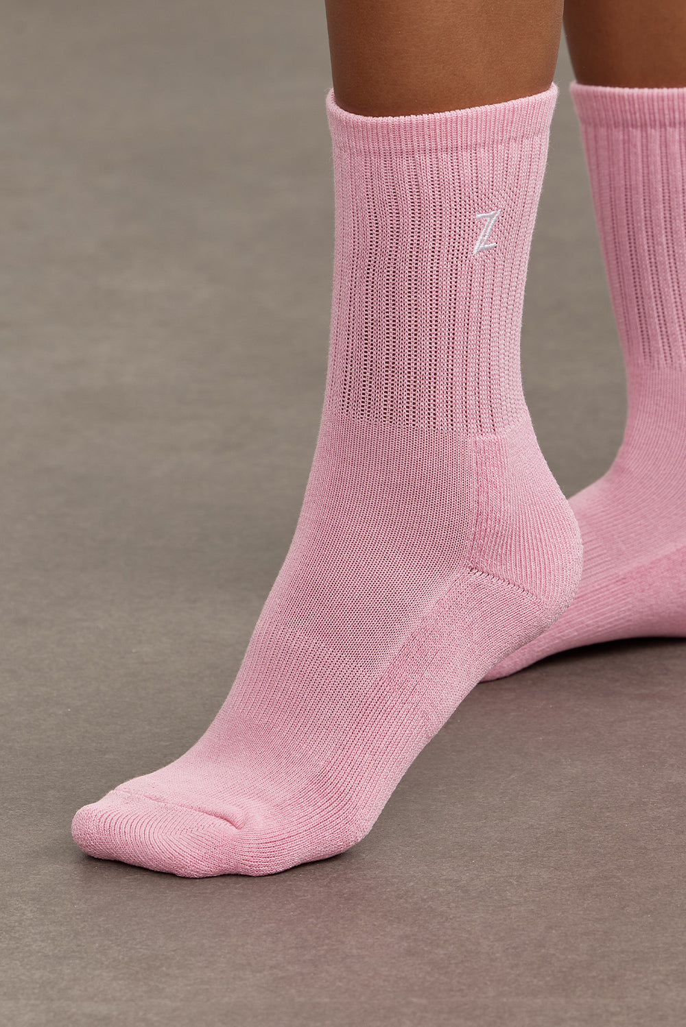 Z SOCKSזוג גרביים בגוון ורוד.לוגו Z בגוון לבן.מידה: ONE SIZE