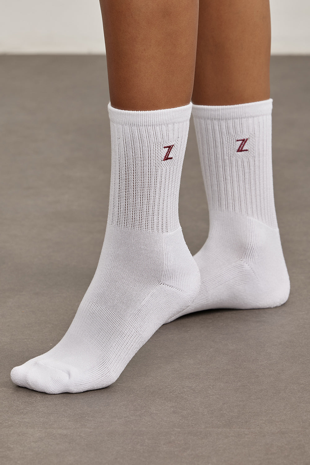 Z SOCKSזוג גרביים בגוון לבן.לוגו Z בגוון PEPPER.מידה: ONE SIZE