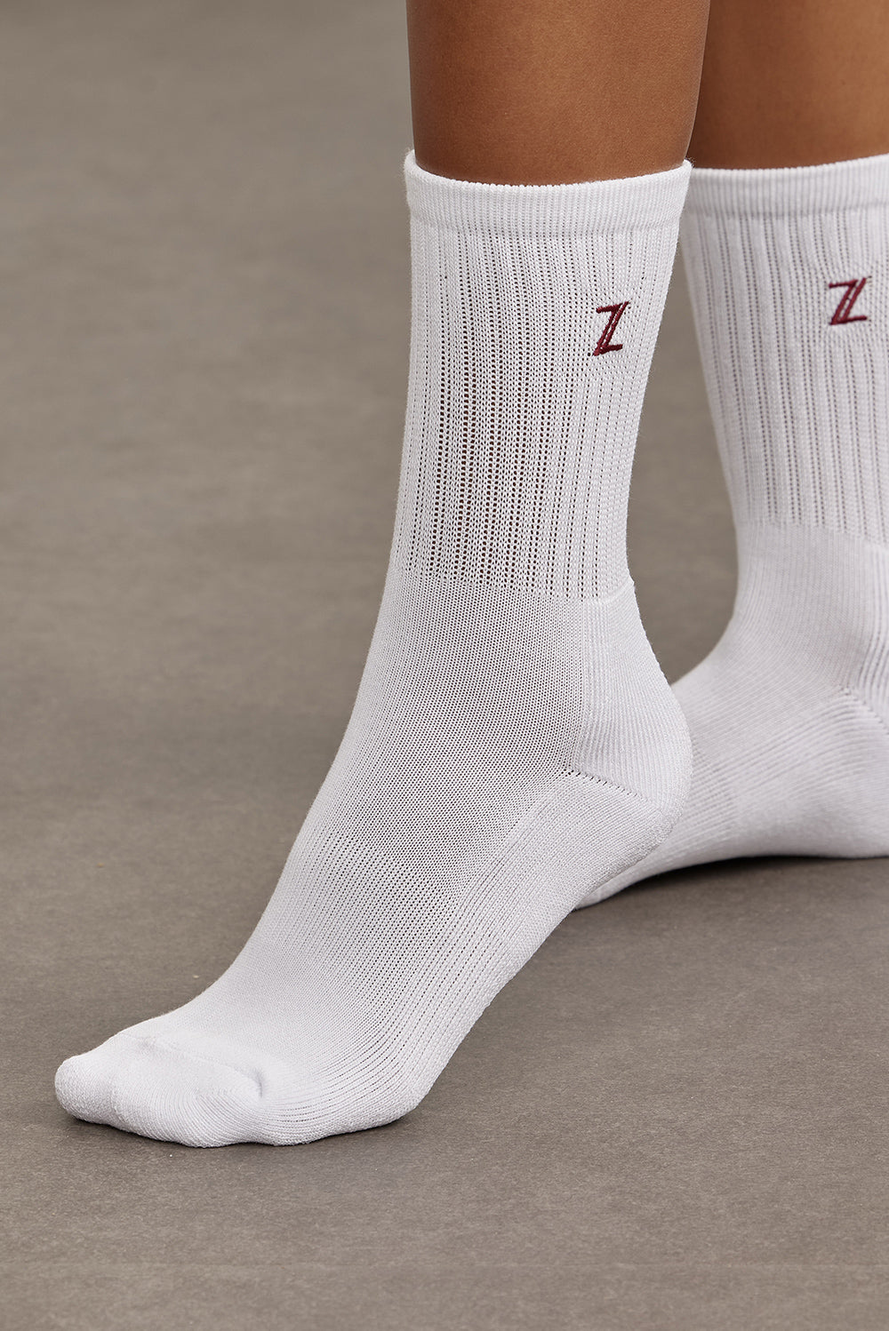 Z SOCKSזוג גרביים בגוון לבן.לוגו Z בגוון PEPPER.מידה: ONE SIZE