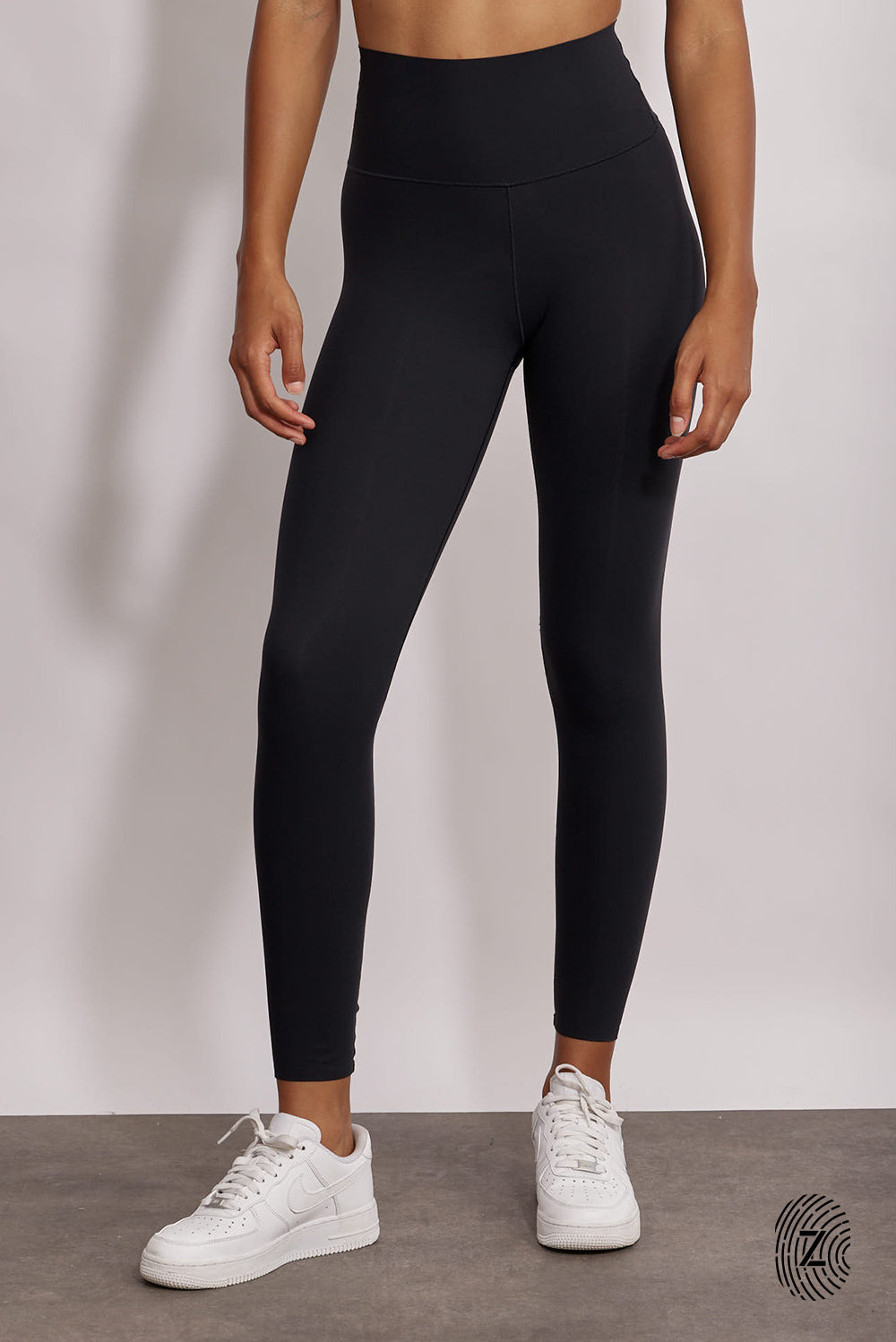 טייץ בגזרה גבוהה, מחטב, סיומת עד הקרסול, אם את בין מידות מומלץ לקחת מידה למעלה בגלל רמת החיטוב, בגוון שחור