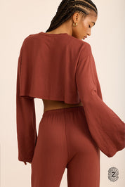 חולצת קרופ, שרוולים מתרחבים ארוכים, צווארון עגול, בגוון אדמה