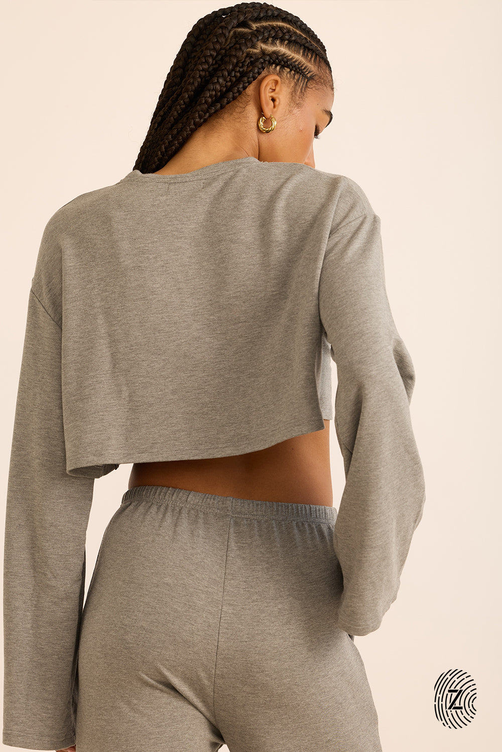 חולצת קרופ, שרוולים מתרחבים ארוכים, צווארון עגול, בגוון אפור מלאנג