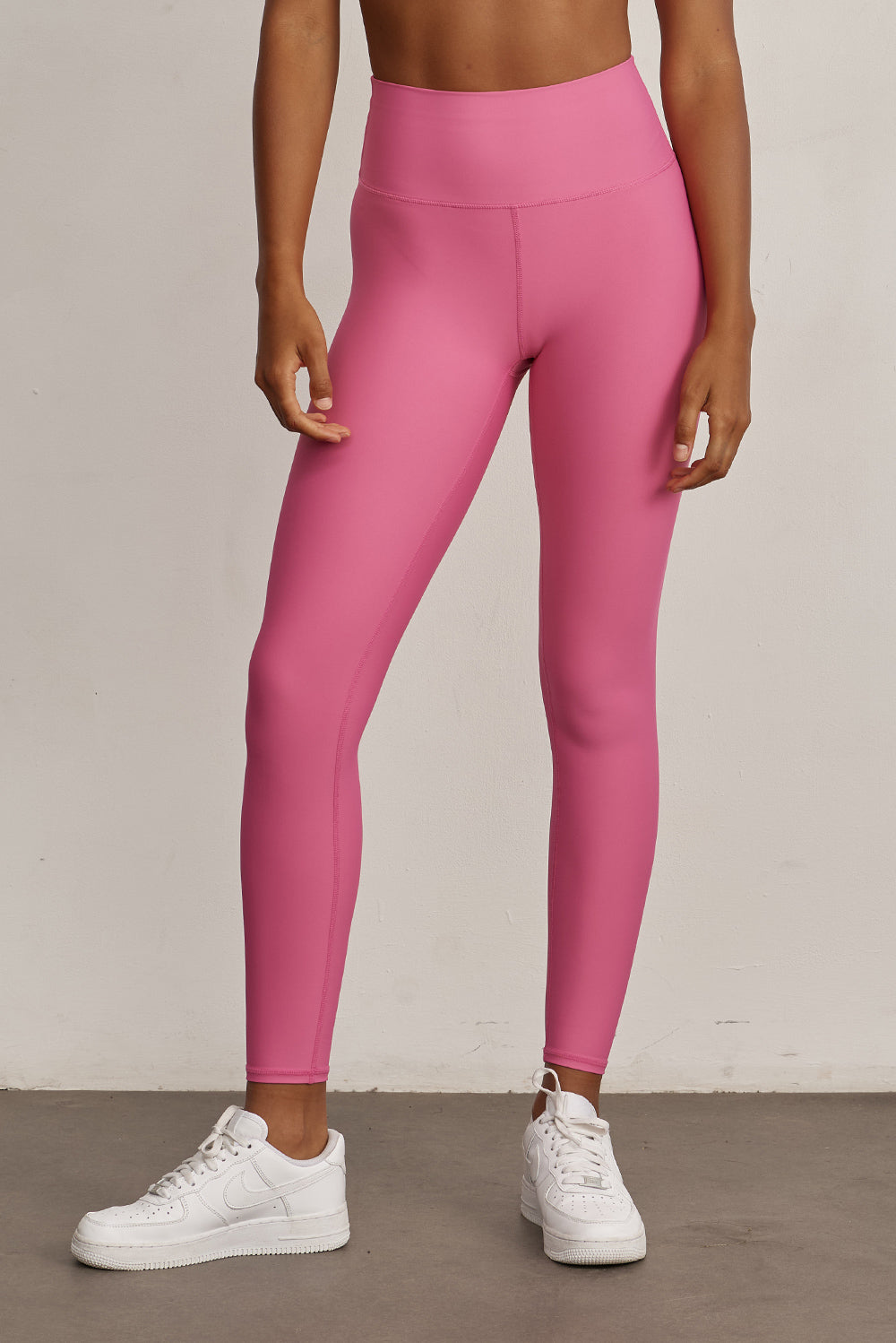 .FABRIC: 4 WAY STRETCH FABRICהבד המתקדם ביותר שלנו המאופיין באלסטיות ניכרת לאורך כל ארבעת הצירים הראשיים, הבגד עוקב בצורה מושלמת אחר תנועות הגוף ומבטיח חופש פעולה מירבי.גזרה גבוהה מאוד.לוגו Z בחגורת הטייץ בחלק האחורי.גוון ורוד.