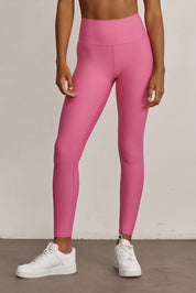 .FABRIC: 4 WAY STRETCH FABRICהבד המתקדם ביותר שלנו המאופיין באלסטיות ניכרת לאורך כל ארבעת הצירים הראשיים, הבגד עוקב בצורה מושלמת אחר תנועות הגוף ומבטיח חופש פעולה מירבי.גזרה גבוהה מאוד.לוגו Z בחגורת הטייץ בחלק האחורי.גוון ורוד.