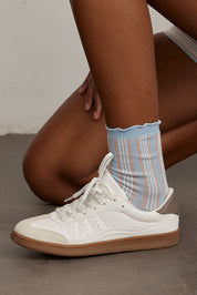 Z SOCKSזוג גרביים בגוון שמנת עם הדפס פסים.מידה: ONE SIZE