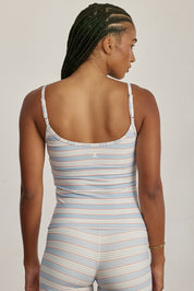 FABRIC: 4 WAY STRETCH FABRIC.גופייה מבד 4 כיוונים המתקדם, אשר מאופיין באלסטיות ניכרת לאורך כל ארבעת הצירים הראשיים, הבגד עוקב בצורה מושלמת אחר תנועות הגוף ומבטיח חופש פעולה מירבי.גזרה קלאסית, מעט ארוכה.הגופייה בשילוב שכבה פנימית וריפוד נשלף. לוגו Z בגב הפריט.הגופייה בשילוב רצועות מתכווננות בגב הפריט.דפוס פסים.